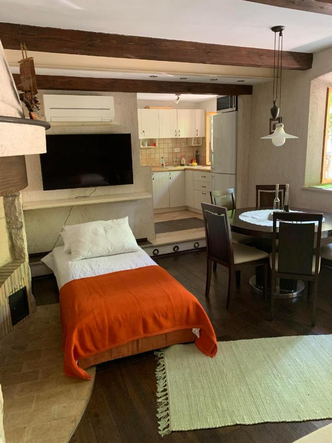 Apartments Smit Cres Luaran gambar