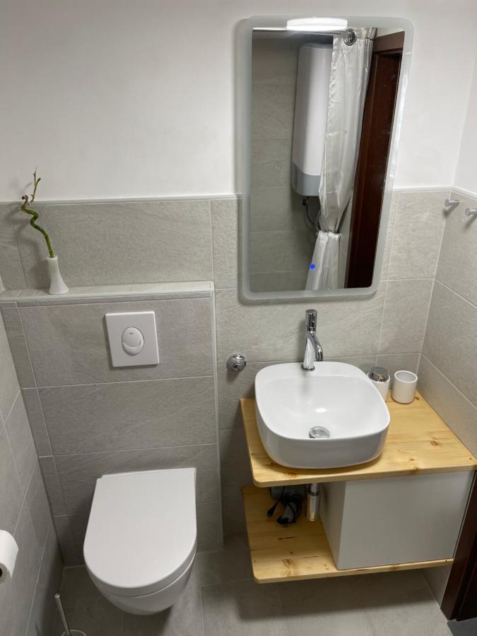 Apartments Smit Cres Luaran gambar