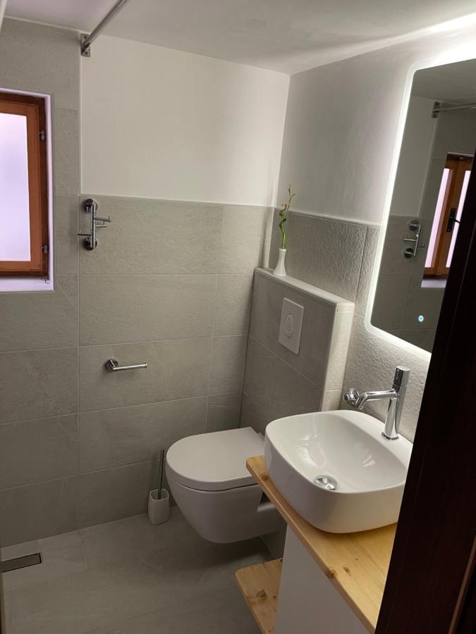 Apartments Smit Cres Luaran gambar