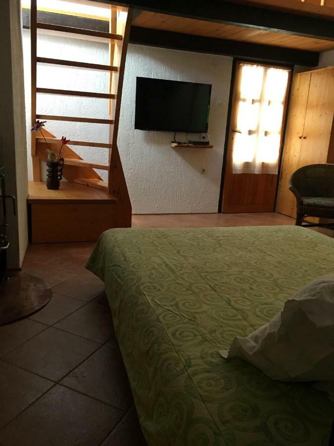 Apartments Smit Cres Luaran gambar
